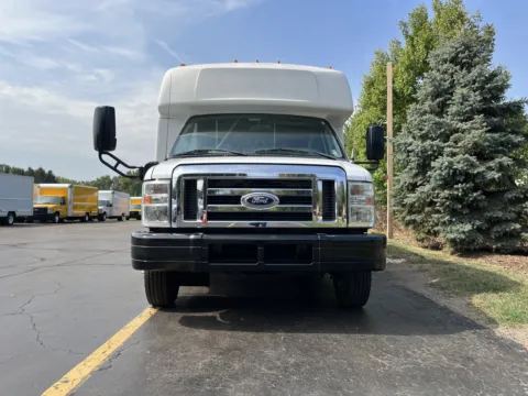 Another view of 2015 Ford E-450 14 Passenger Shuttle Bus for sale in Crystal Lake, IL at Signature Truck Center