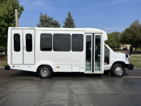 White 2015 Ford E-450 14 Passenger Shuttle Bus for sale in Crystal Lake, IL