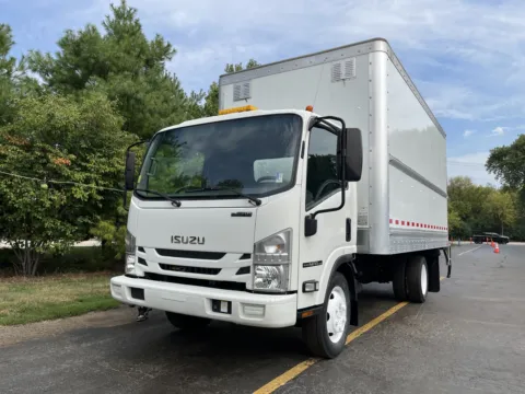 More photos of 2019 Isuzu NPR 16ft Box Truck with Lift Gate and Equipment at Signature Truck Center, IL