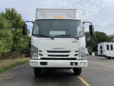 More photos of 2019 Isuzu NPR 16ft Box Truck with Lift Gate and Equipment at Signature Truck Center, IL
