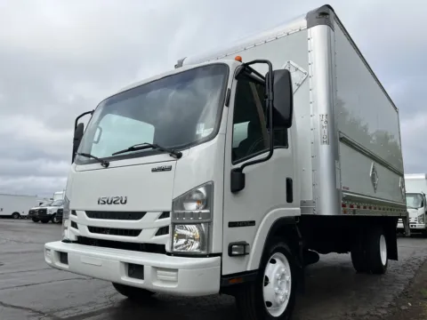 More photos of 2020 Isuzu NPR 16ft Box Truck with Liftgate at Signature Truck Center, IL