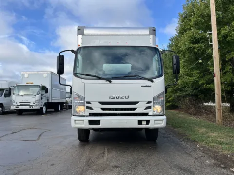 More photos of 2020 Isuzu NPR 16ft Box Truck with Lift Gate at Signature Truck Center, IL