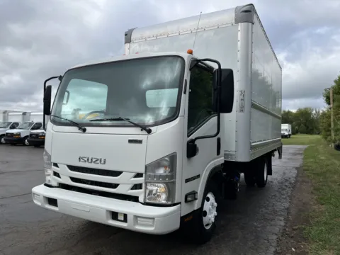 More photos of 2019 Isuzu NPR 16ft Box Truck with Lift Gate at Signature Truck Center, IL