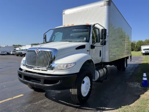 More photos of 2020 International MV607 26ft Box Truck with Lift Gate at Signature Truck Center, IL