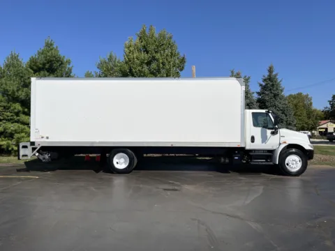 White 2022 International MV607 26ft Box Truck with Lift Gate for sale in Crystal Lake, IL