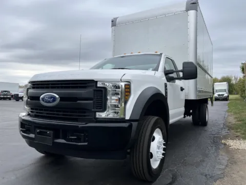 More photos of 2019 Ford F-450 16ft Box Truck with Lift Gate at Signature Truck Center, IL