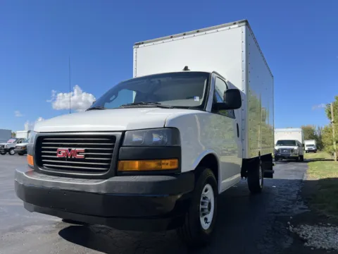 More photos of 2022 GMC 3500 12ft Box Truck at Signature Truck Center, IL