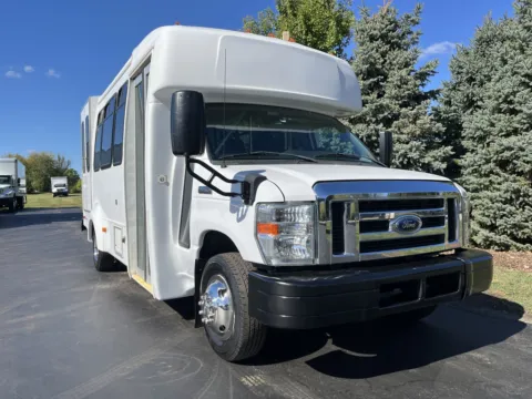 Another view of 2016 Ford E-450 13 Passenger Shuttle Bus for sale in Crystal Lake, IL at Signature Truck Center