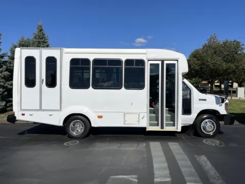 White 2016 Ford E-450 13 Passenger Shuttle Bus for sale in Crystal Lake, IL