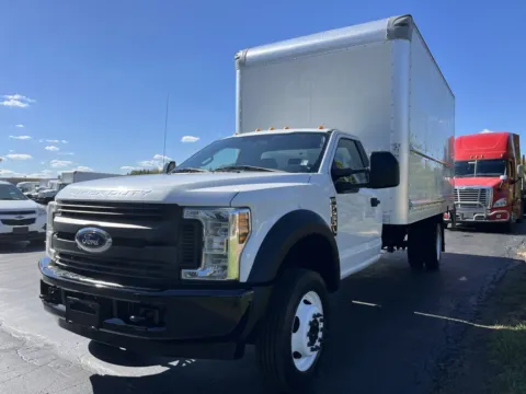 More photos of 2019 Ford F-450 16ft Box Truck with Lift Gate at Signature Truck Center, IL
