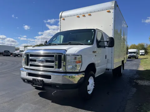 More photos of 2014 Ford E-350 14ft Box Truck with Lift Gate at Signature Truck Center, IL