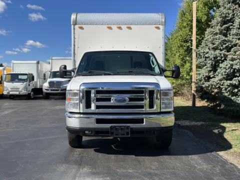 More photos of 2014 Ford E-350 14ft Box Truck with Lift Gate at Signature Truck Center, IL
