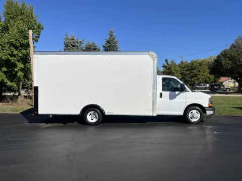 White 2018 Chevrolet 3500 14ft Box Truck for sale in Crystal Lake, IL