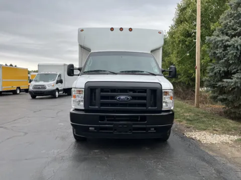 More photos of 2021 Ford E-350 16ft Box Truck with Side Door at Signature Truck Center, IL