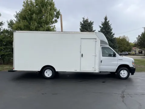 White 2021 Ford E-350 16ft Box Truck with Side Door for sale in Crystal Lake, IL