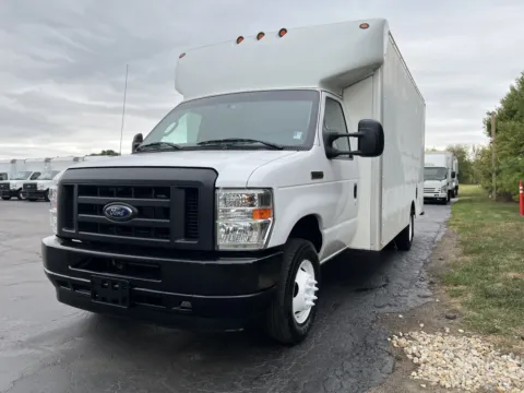 More photos of 2021 Ford E-350 16ft Box Truck with Side Door at Signature Truck Center, IL