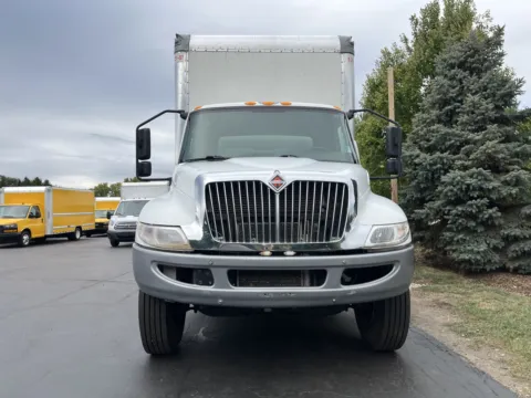 More photos of 2020 International MV607 26ft Box Truck with Lift Gate at Signature Truck Center, IL
