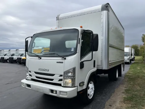 More photos of 2020 Isuzu NPR 16ft Box Truck with Lift Gate at Signature Truck Center, IL