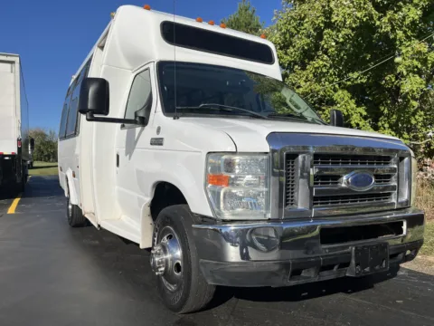Another view of 2008 Ford E-450 15 Passenger Shuttle Bus for sale in Crystal Lake, IL at Signature Truck Center