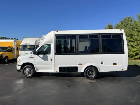Photos of 2008 Ford E-450 15 Passenger Shuttle Bus for sale in Crystal Lake, IL at Signature Truck Center