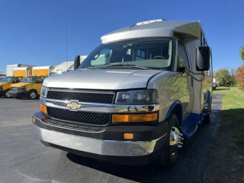 More photos of 2017 Chevrolet 3500 Shuttle Bus at Signature Truck Center, IL