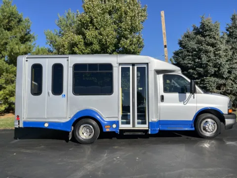 White 2017 Chevrolet 3500 Shuttle Bus for sale in Crystal Lake, IL