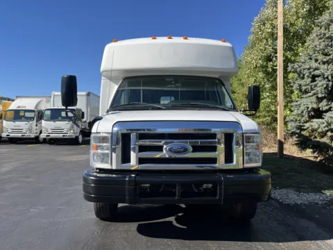 More photos of 2013 Ford E-450 15 Passenger Shuttle Bus with Wheelchair Lift at Signature Truck Center, IL