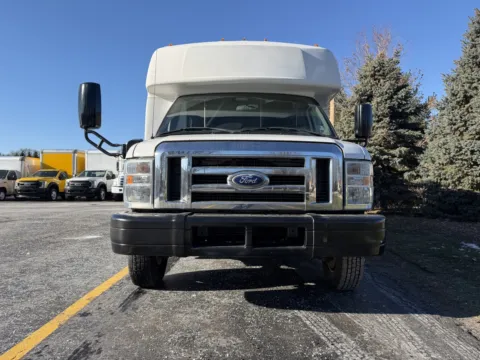 More photos of 2015 Ford E-450 15 Passenger Shuttle Bus at Signature Truck Center, IL