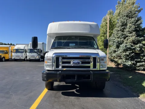 More photos of 2015 Ford E-450 15 Passenger Shuttle Bus at Signature Truck Center, IL