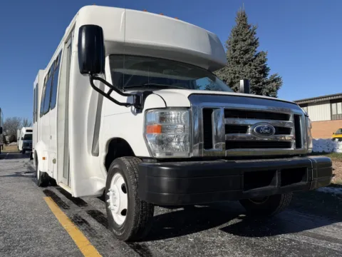 Another view of 2015 Ford E-450 15 Passenger Shuttle Bus for sale in Crystal Lake, IL at Signature Truck Center