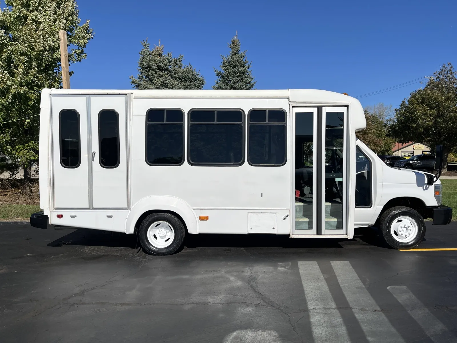 White 2015 Ford E-450 15 Passenger Shuttle Bus for sale in Crystal Lake, IL
