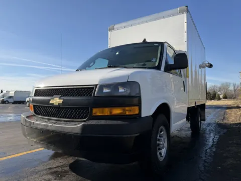 More photos of 2021 Chevrolet 3500 12ft Box Truck with Lift Gate at Signature Truck Center, IL