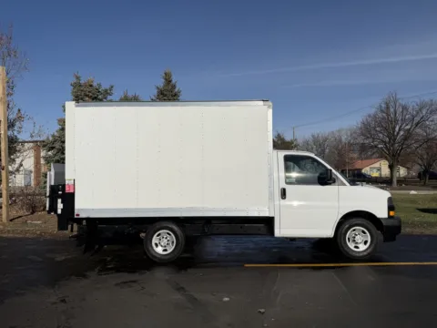 White 2021 Chevrolet 3500 12ft Box Truck with Lift Gate for sale in Crystal Lake, IL