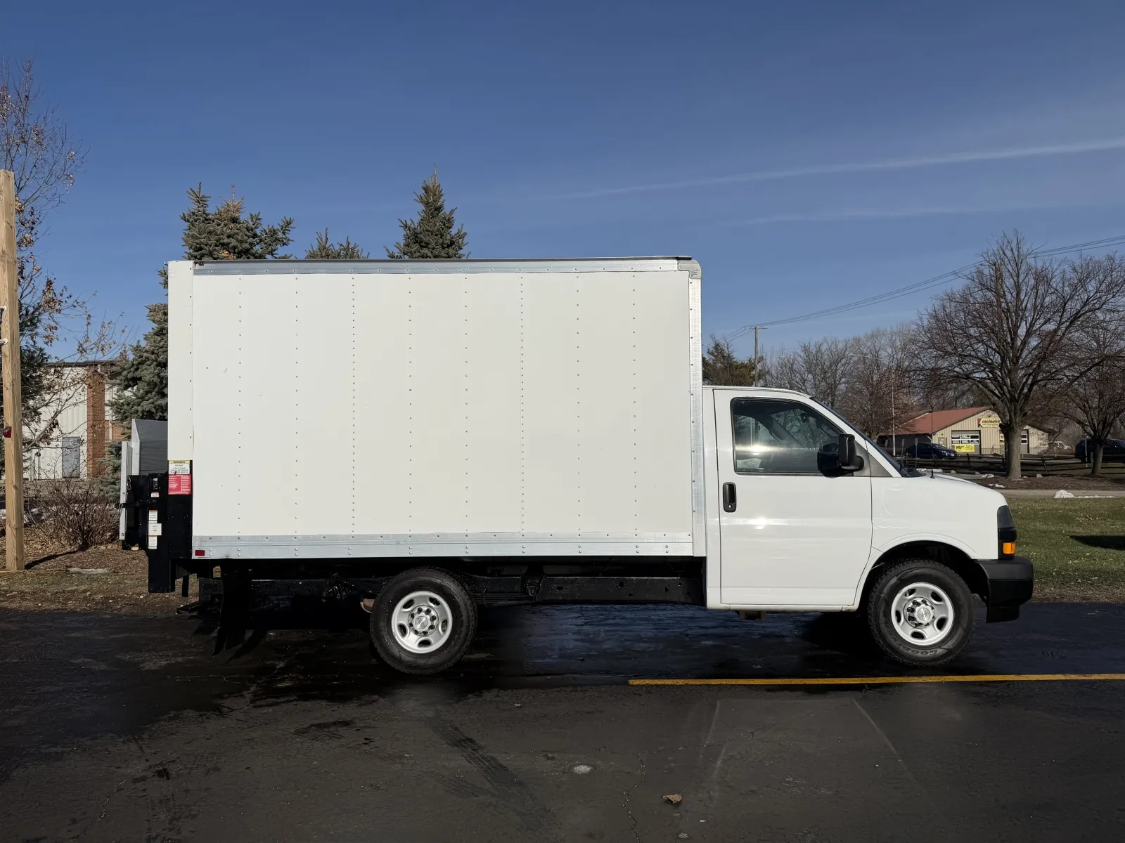 2021 Chevrolet Express Cutaway Base's photo
