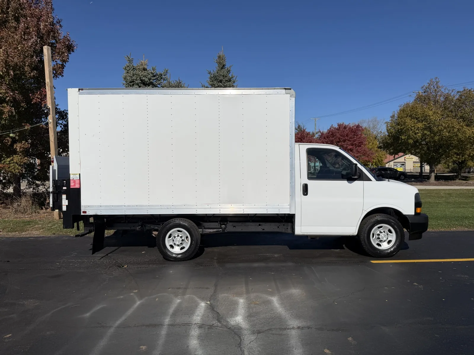 2021 Chevrolet 3500 12ft Box Truck with Lift Gate