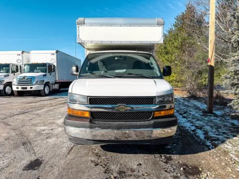 More photos of 2019 Chevrolet 3500 12ft Box truck at Signature Truck Center, IL