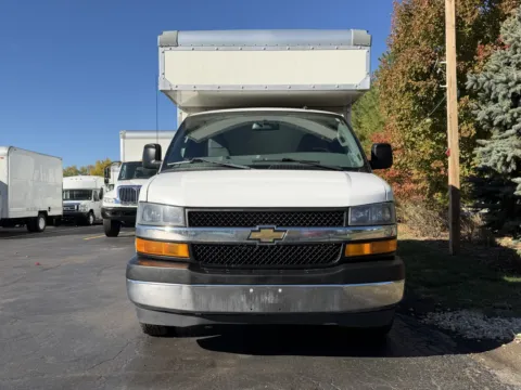 More photos of 2019 Chevrolet 3500 12ft Box truck at Signature Truck Center, IL