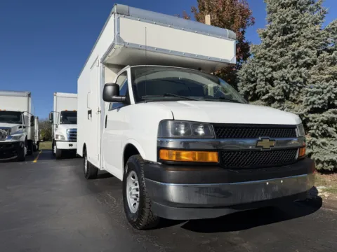 More photos of 2019 Chevrolet 3500 12ft Box truck at Signature Truck Center, IL
