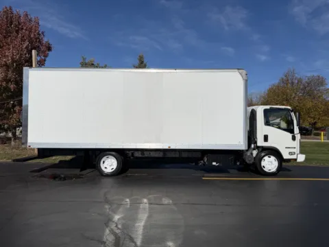 Used 2010 Isuzu NQR 18ft Box Truck with Lift Gate for sale in