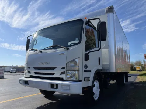 More photos of 2020 Isuzu NQR 22ft Box Truck at Signature Truck Center, IL