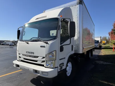 More photos of 2022 Isuzu NQR 20ft Box Truck at Signature Truck Center, IL