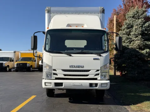More photos of 2022 Isuzu NQR 20ft Box Truck at Signature Truck Center, IL