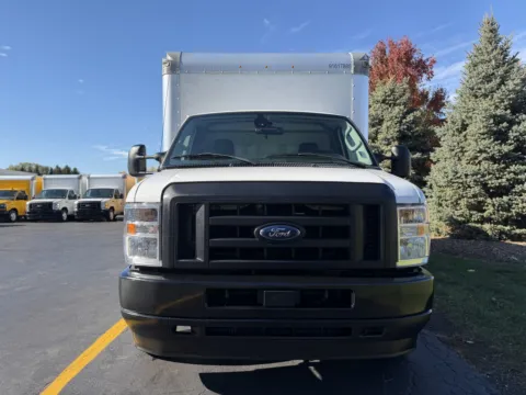 More photos of 2021 Ford E-350 16ft Box Truck at Signature Truck Center, IL