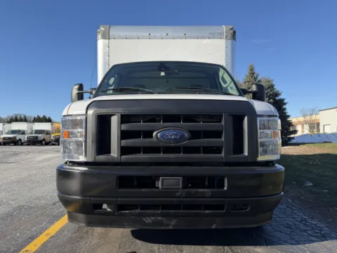 More photos of 2021 Ford E-350 16ft Box Truck at Signature Truck Center, IL