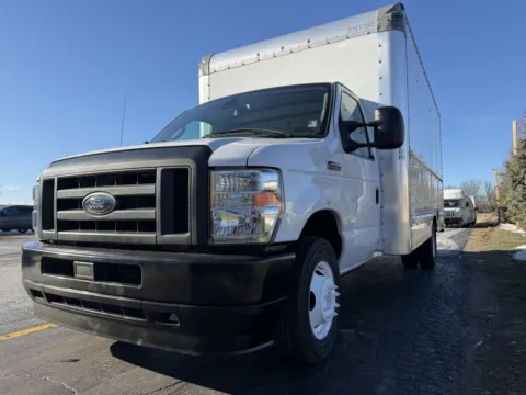 More photos of 2021 Ford E-350 16ft Box Truck at Signature Truck Center, IL