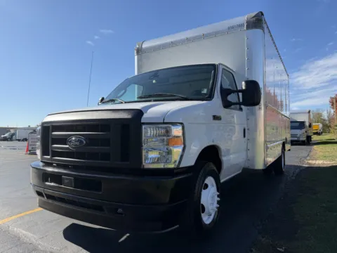 More photos of 2021 Ford E-350 16ft Box Truck at Signature Truck Center, IL