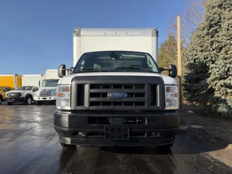 More photos of 2022 Ford E-350 16ft Box Truck at Signature Truck Center, IL