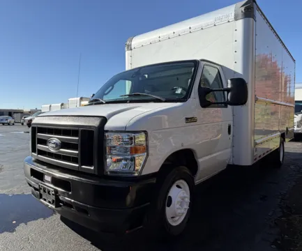 More photos of 2022 Ford E-350 16ft Box Truck at Signature Truck Center, IL
