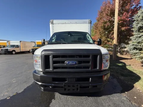More photos of 2022 Ford E-350 16ft Box Truck at Signature Truck Center, IL