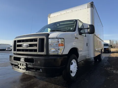 More photos of 2022 Ford E-350 16ft Box Truck at Signature Truck Center, IL